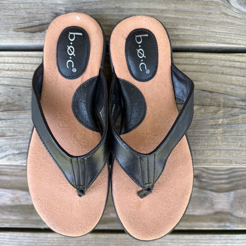 BOC Cadore Flip Flop Sandals Faux Leather Rubber Outsole Arch Support Z10700